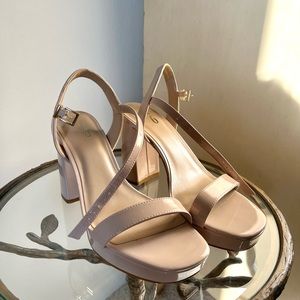 Mix No. 6 Sundra Platform Sandal in size 8